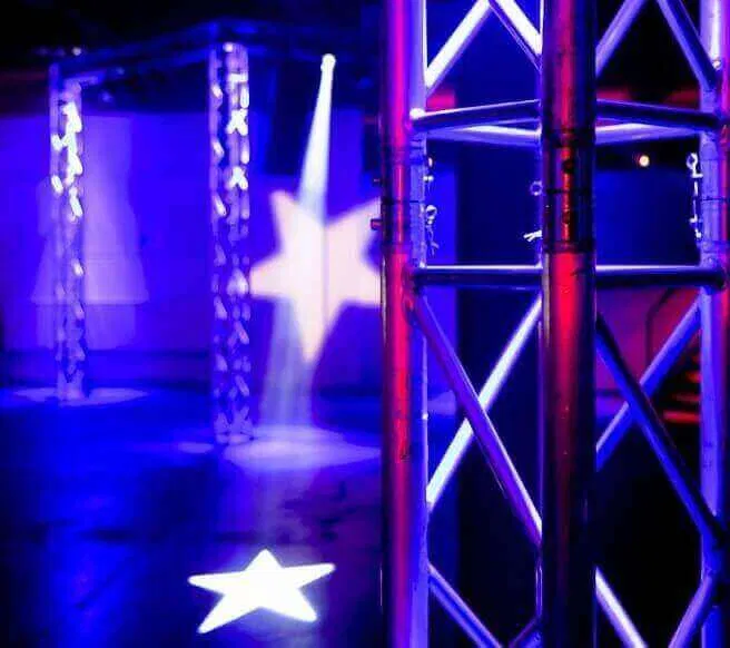 LED Moving heads und Traverse